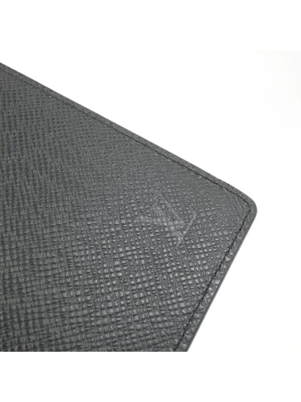 Louis Vuitton Taiga Portefeuille Brazza Wallet